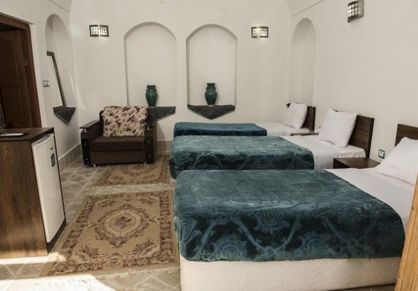 اتاق سه تخته تویین اقامتگاه سنتی آرا یزد